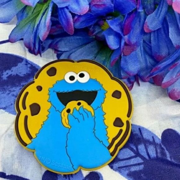 Wet-N-Wild X Sesame Street Me Want Cookies Compact Mirror - Picture 3 of 9